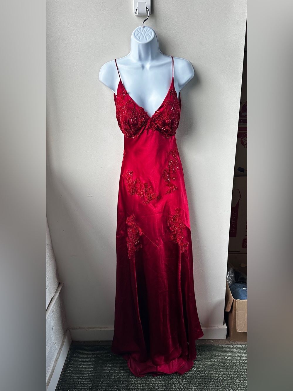 VTG Y2K Niki livas Red Satin Backless Maxi Prom Dress Beaded Lace Appliqué Open